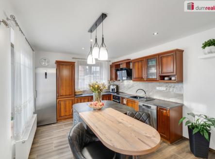 3 | Prodej - dům/vila, 215 m²