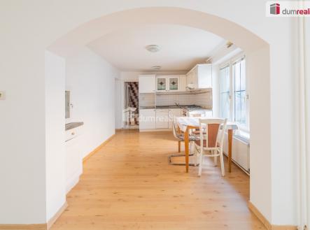 4 | Prodej - dům/vila, 230 m²