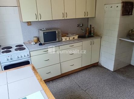 3 | Prodej - dům/vila, 180 m²