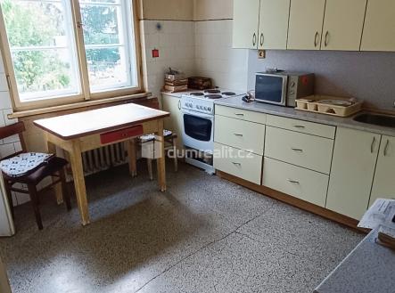 4 | Prodej - dům/vila, 180 m²