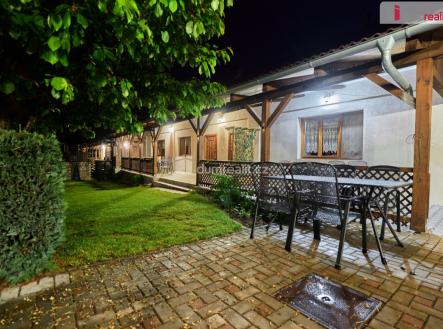 4 | Prodej - dům/vila, 570 m²