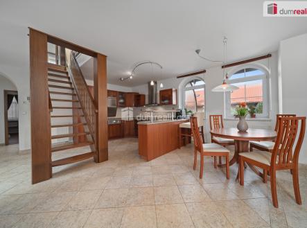 4 | Prodej - dům/vila, 337 m²