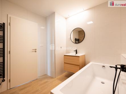 8 | Pronájem bytu, 2+kk, 77 m²