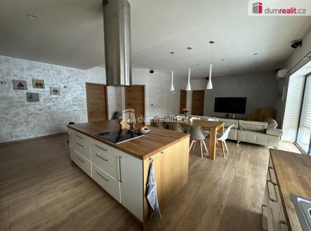 4 | Prodej - dům/vila, 229 m²