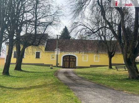 1 | Prodej - dům/vila, 1 618 m²