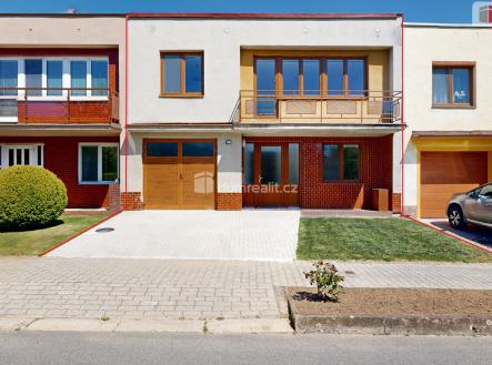 2 | Prodej - dům/vila, 180 m²