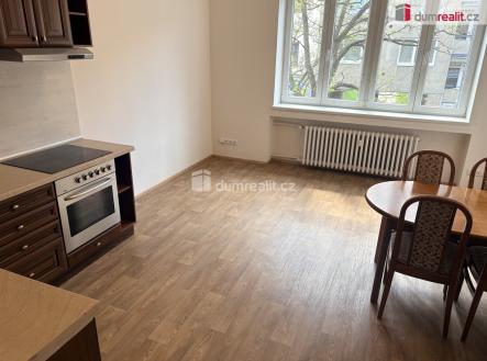 4 | Pronájem bytu, 2+kk, 42 m²