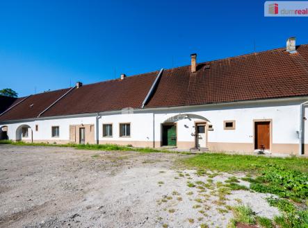 1 | Prodej - dům/vila, 1 111 m²