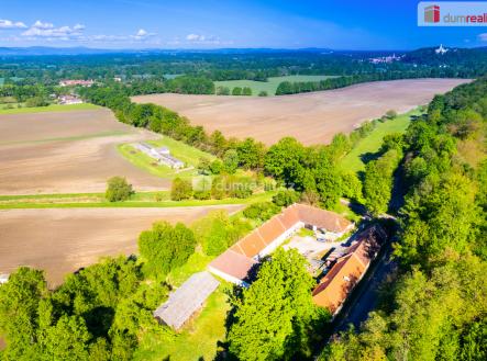 4 | Prodej - dům/vila, 1 111 m²