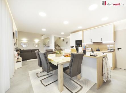 2 | Pronájem - dům/vila, 210 m²