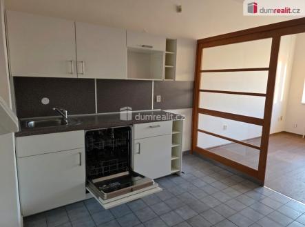 2 | Pronájem - kanceláře, 250 m²
