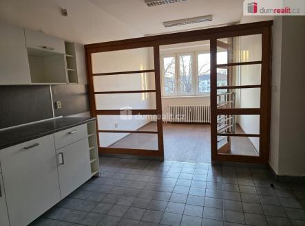 3 | Pronájem - kanceláře, 250 m²