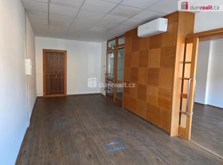 4 | Pronájem - kanceláře, 250 m²