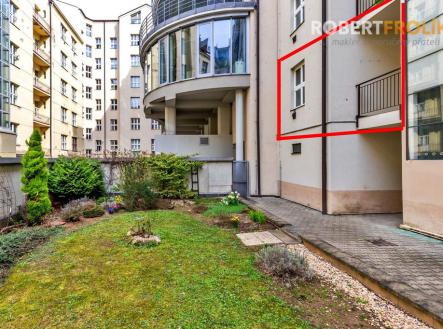 Částečně zařízený byt 2+1 s lodžií - Praha 6, Bubeneč, Jilemnického - pohled na dům | Pronájem bytu, 2+1, 72 m²