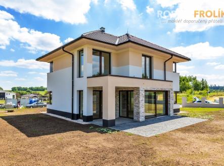 Novostavba rodinného domu 6+kk - Praha-východ, Sulice-Nechánice, ul. K Vrchánovu - pohled na dům | Prodej - dům/vila, 253 m²