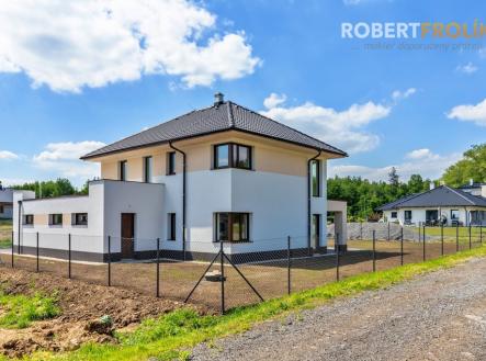 Novostavba rodinného domu 6+kk - Praha-východ, Sulice-Nechánice, ul. K Vrchánovu - pohled na dům | Prodej - dům/vila, 253 m²