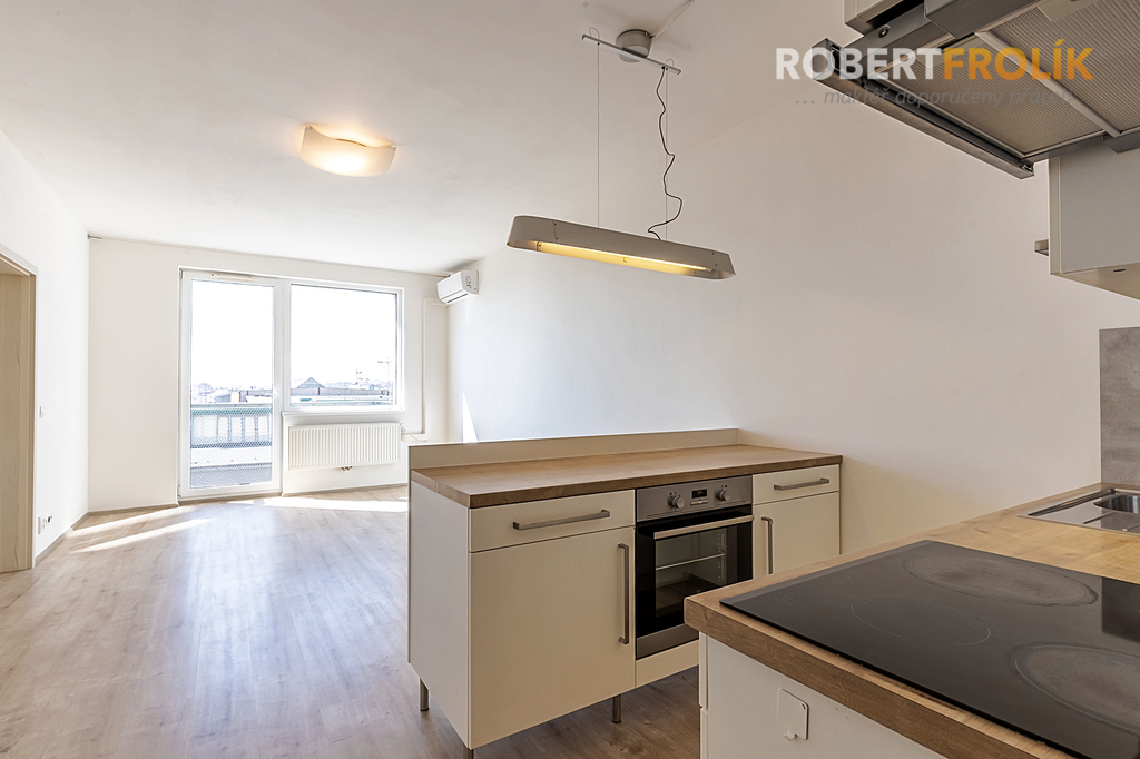 Nezařízený byt 2+kk s balkonem a parkovacím místem - Praha 9, Vysočany - Freyova - Residence Eliška - obývák