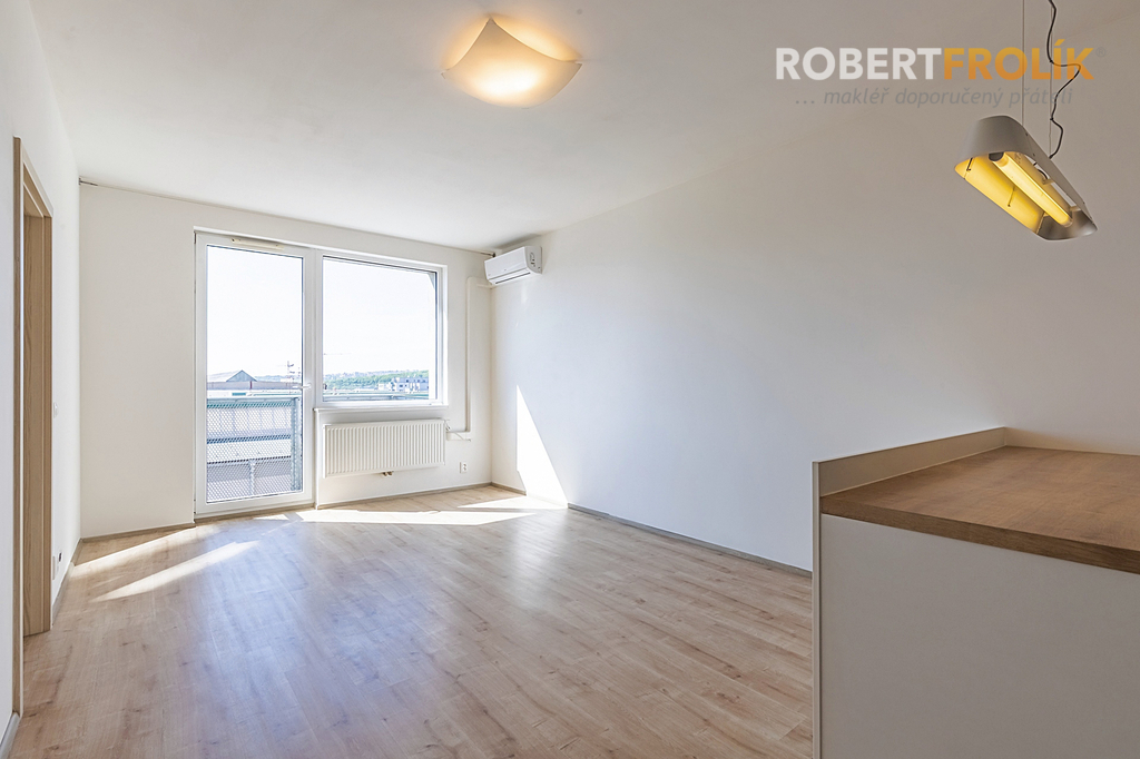 Nezařízený byt 2+kk s balkonem a parkovacím místem - Praha 9, Vysočany - Freyova - Residence Eliška - obývák