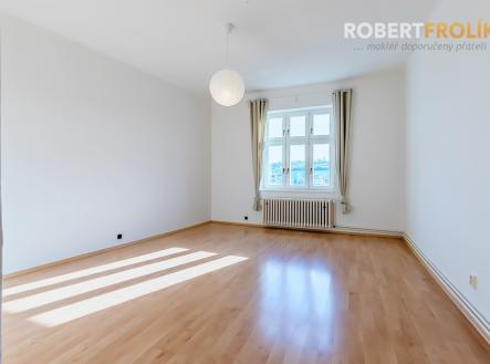 Nezařízený byt 2+1 (3+kk), se sdílenou zahrádkou - Praha 6, Střešovice - ul. Na Petynce - pokoj 1 | Pronájem bytu, 2+1, 77 m²