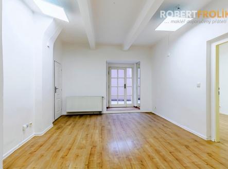 ateliér k pronájmu - Praha 6, Bubeneč - ul. Eliášova - hlavní místnost | Pronájem bytu, 2+kk, 55 m²