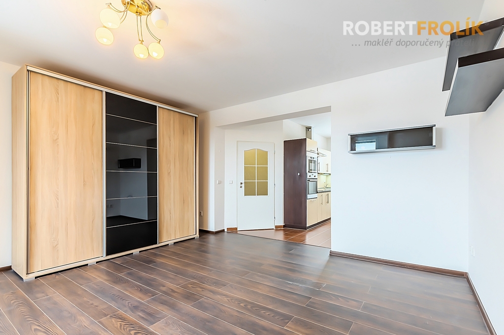 velký byt 2+1 - Praha 9, Čakovice - U Párníků - obývák