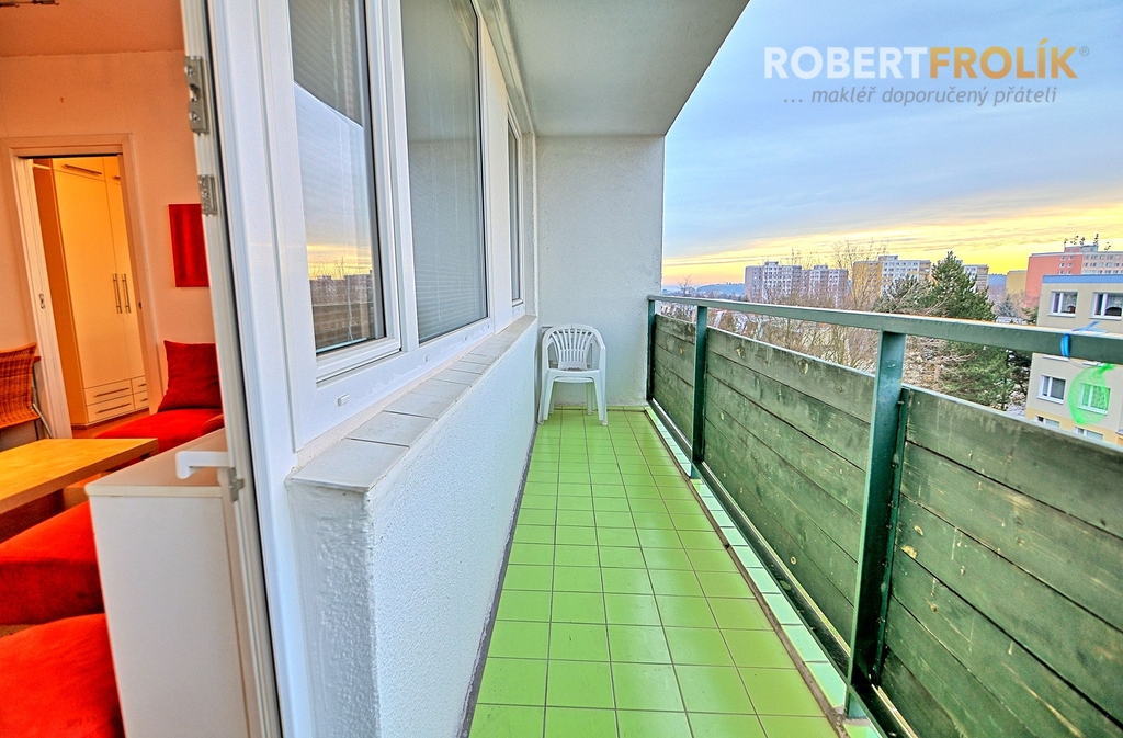 Zařízený byt 2+kk s lodžií - Praha 6, Ruzyně - Dědinská - lodžie