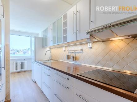 Částečně zrekonstruovaný byt 3+kk s lodžií - Praha 6, Řepy - Nevanova - kuchyně | Pronájem bytu, 3+kk, 76 m²