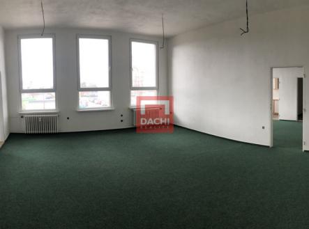 Pronájem - kanceláře, 318 m²