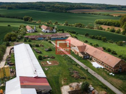 Pronájem - zemědělský objekt, 1 274 m²