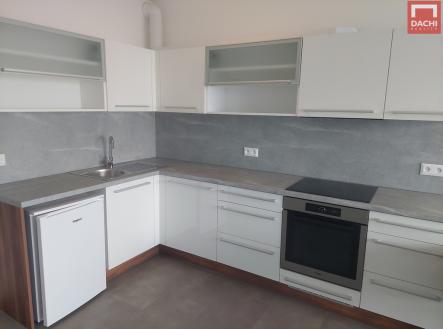 20250603-162928.jpg | Pronájem bytu, 1+kk, 8 221 m²