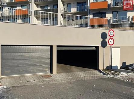 vjezd-do-garazi.jpg | Pronájem - malý objekt/garáž