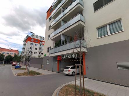 parkovani.jpg | Pronájem - malý objekt/garáž