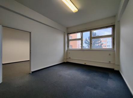 Pronájem - kanceláře, 342 m²