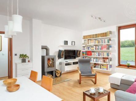 obývák-jídelna s přirozené světlo, sledovat osvětlení, televize, a dřevěná podlaha | Prodej bytu, 3+kk, 75 m²