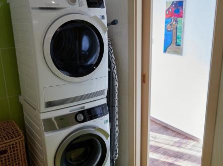 . | Pronájem bytu, 3+kk, 79 m²
