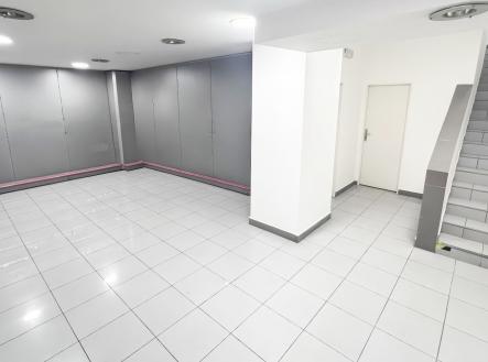 . | Pronájem - obchodní prostor, 378 m²