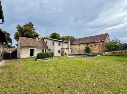 pohled na dům ze zahrady | Prodej - dům/vila, 151 m²