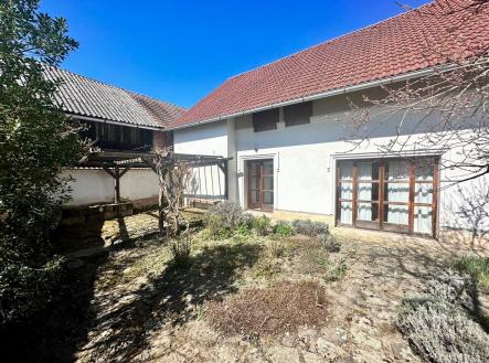 . | Prodej - dům/vila, 220 m²