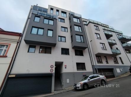 . | Pronájem - malý objekt/garáž