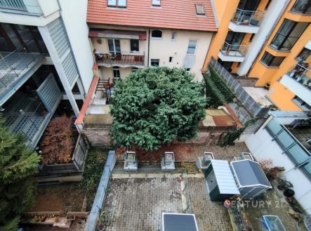 . | Pronájem - malý objekt/garáž