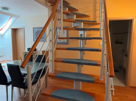 . | Prodej - nájemní dům, 758 m²