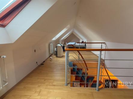 . | Prodej - nájemní dům, 758 m²