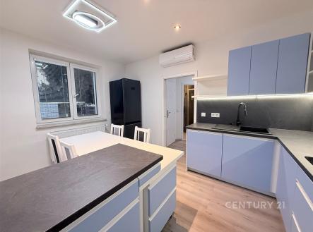 . | Pronájem bytu, 2+1, 68 m²