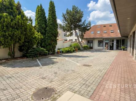 . | Prodej - nájemní dům, 758 m²