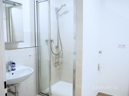 . | Pronájem bytu, 3+kk, 63 m²