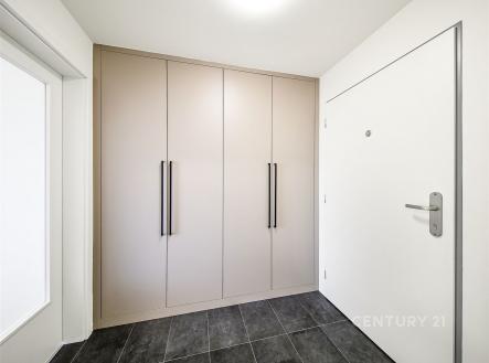 . | Pronájem bytu, 1+kk, 35 m²