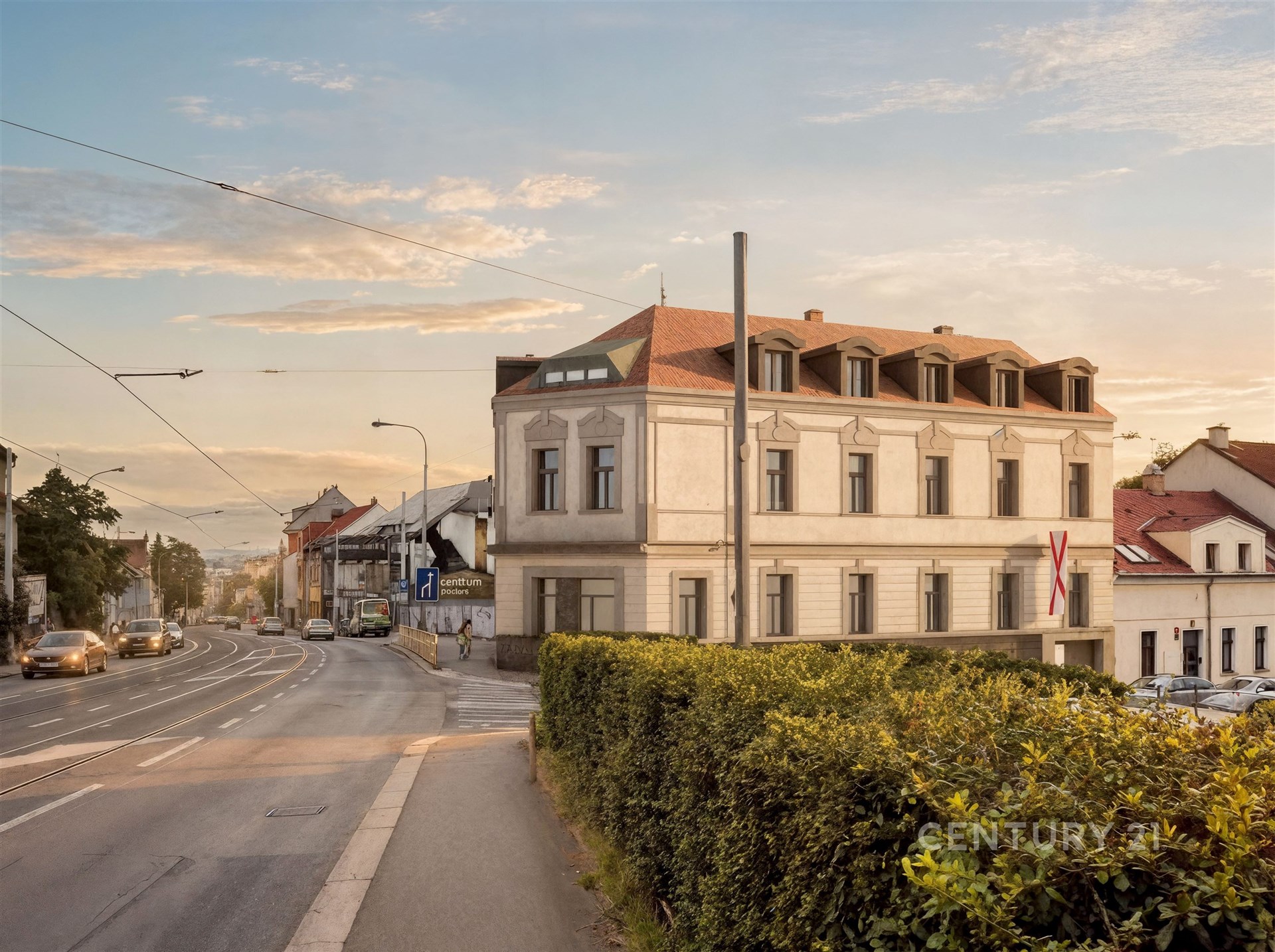 Historická budova s moderními prvky, robustní cihlová konstrukce a klasická střecha, ideální pro investiční příležitosti v atraktivní lokalitě.