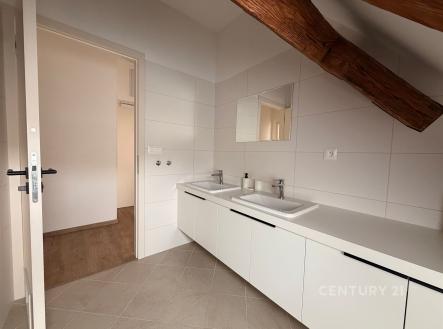 . | Pronájem - kanceláře, 154 m²