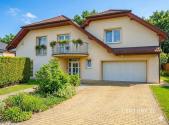 Pronájem - dům/vila, 290 m²