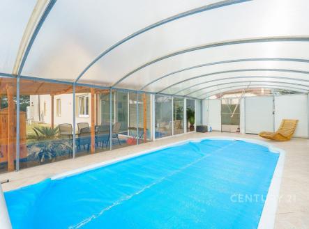 . | Pronájem - dům/vila, 290 m²